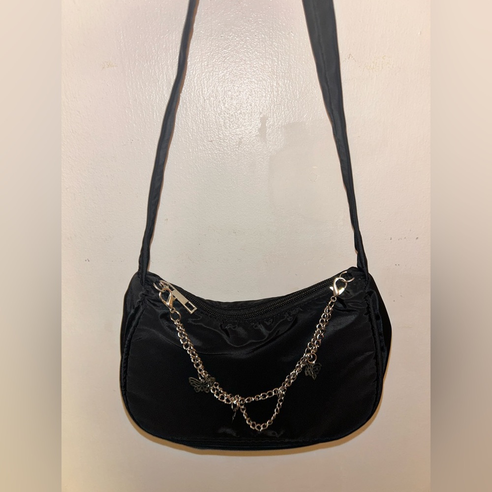 BLACK SHOULDER BAG WITH BUTTERFLY CHAIN
